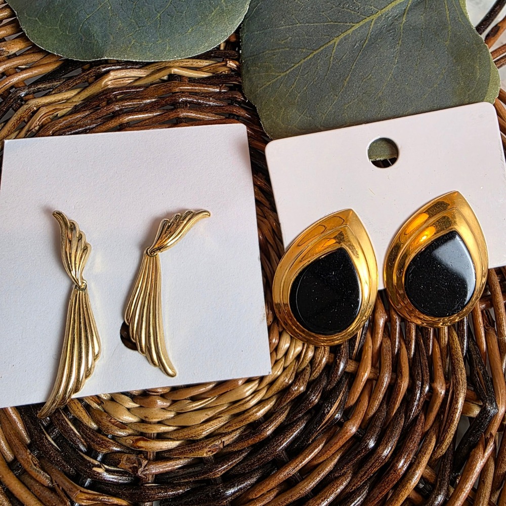 CLEARANCE 💲6️⃣Gold Tone Earring Pair Black Enamel Teardrop & Gold Wing Fan Drop